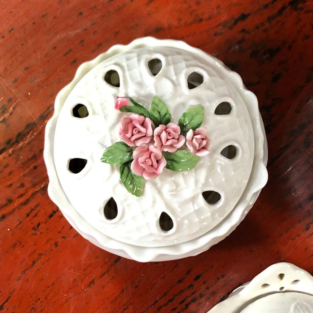 陶器製白いレースと薔薇彫刻のアンティーク小物入れハート型アロマポット 3個セット