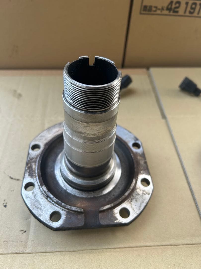 【中古品】ランドクルーザー70 パワーロッキングハブ用のスピンドル