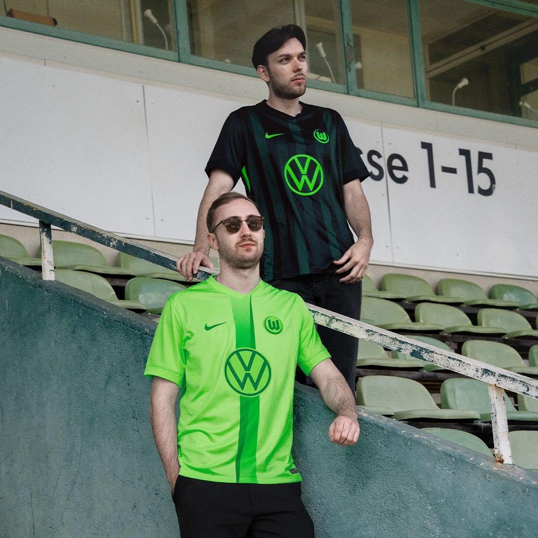 ヴォルフスブルク　NIKE ユニフォーム　フォルクスワーゲン　エリクセン　塩貝