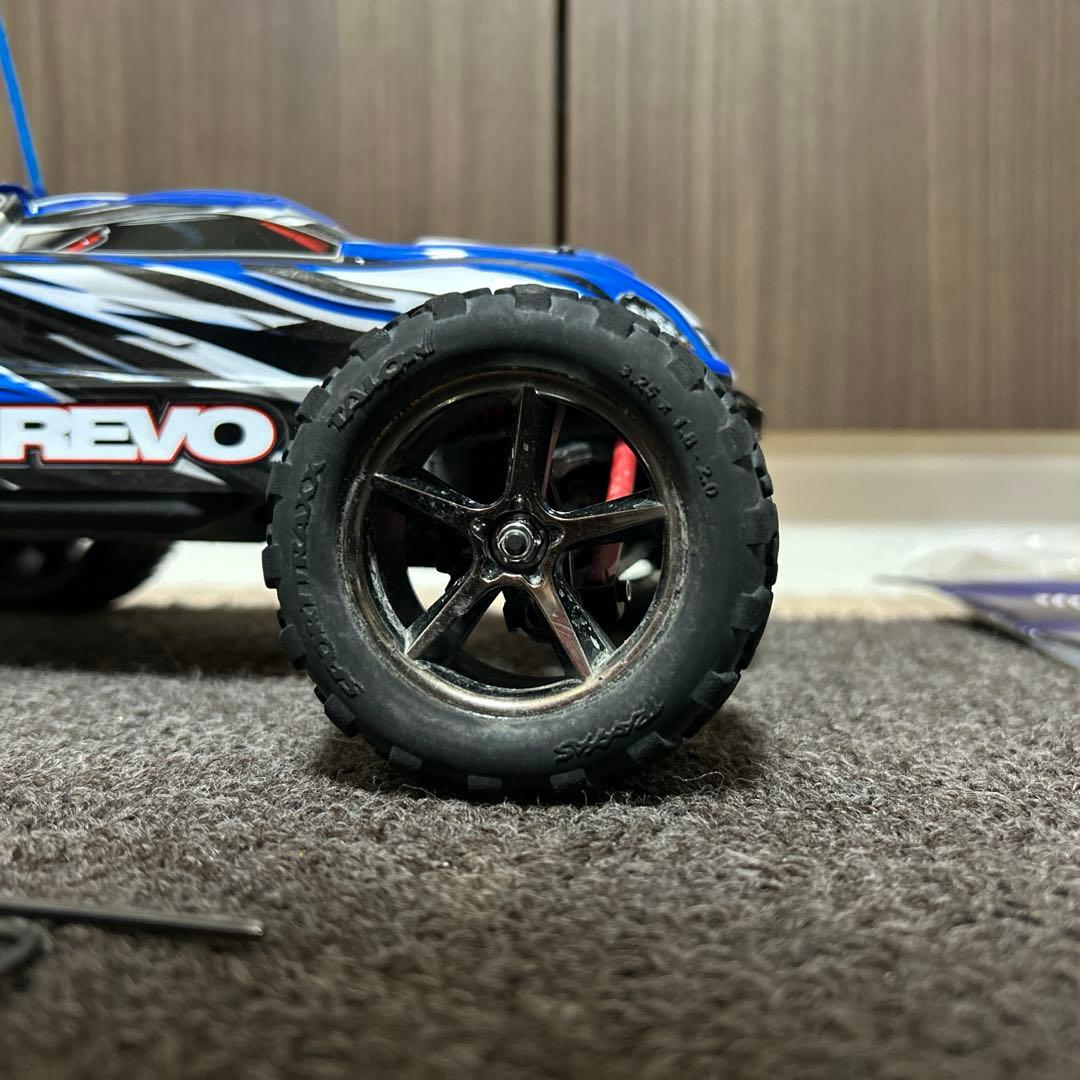 トラクサス　e-revo 1/16 送受信機なし　ほぼノーマル　シャフト交換