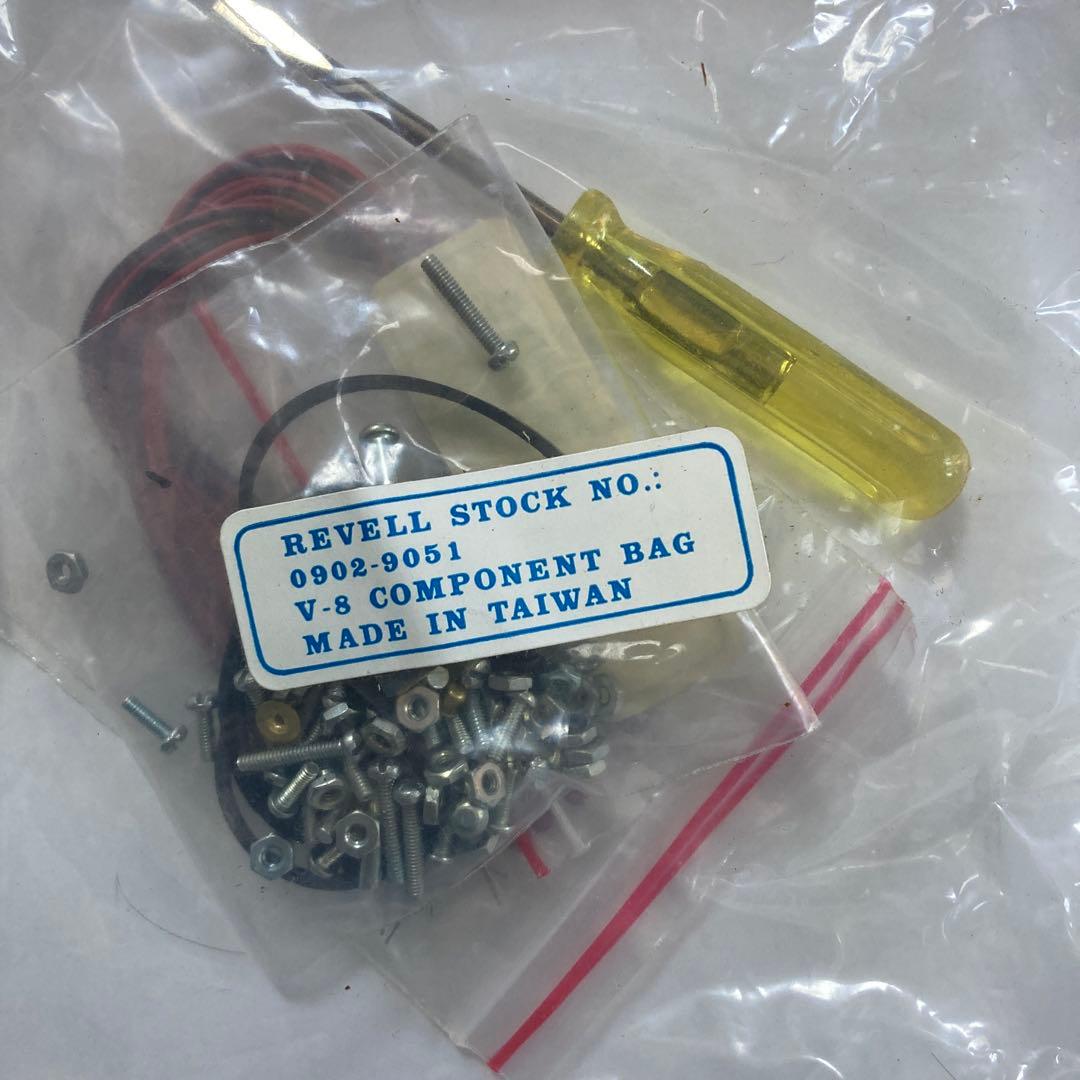 REVELL Visiblle V8 エンジン模型　1/4スケール