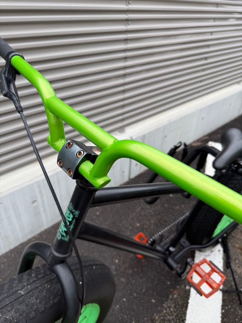 ファットバイク　BRONX