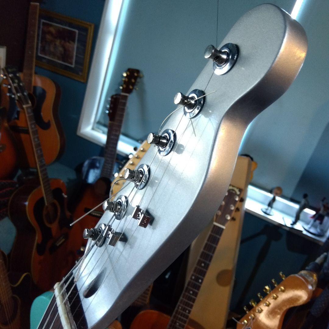 エレキギター…シルバーカラー！