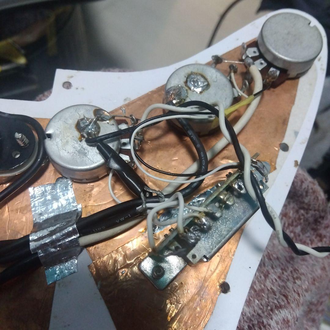 エレキギター…シルバーカラー！