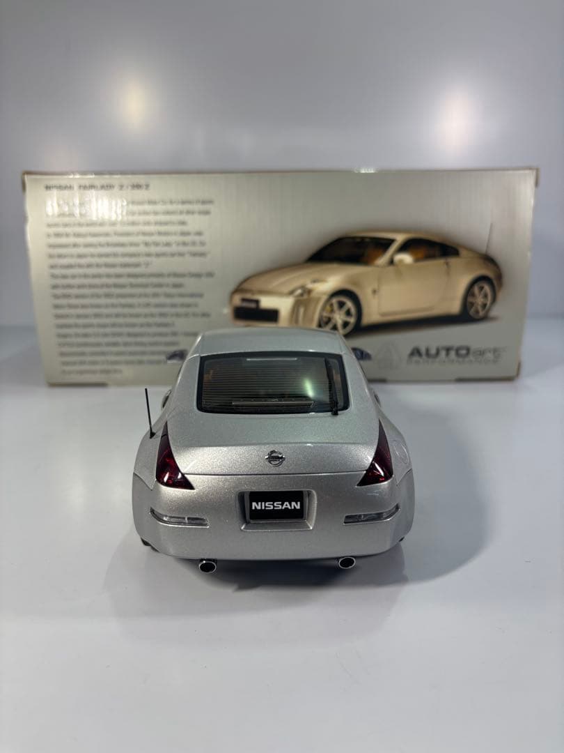 Nissan Fairlady Z 350Z ミニカー 1/18 AUTOart
