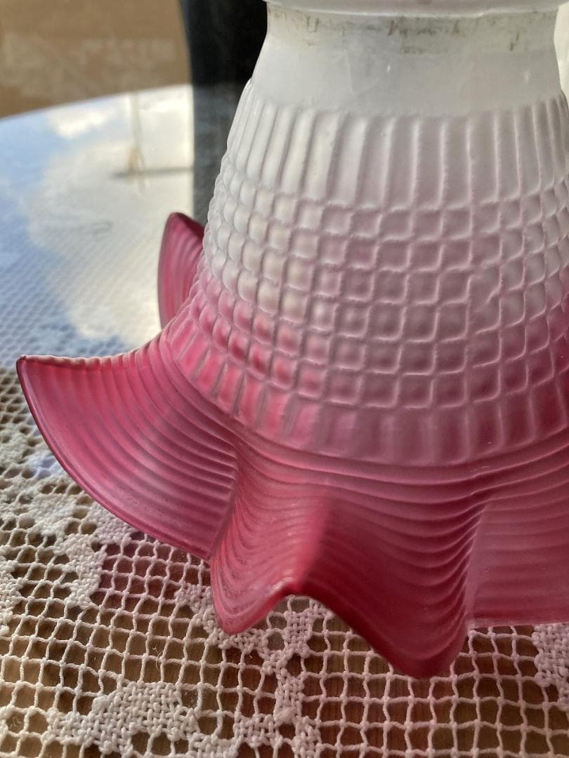 ⑤　英国　アンティーク　赤いフリルのシェード　クランベリー