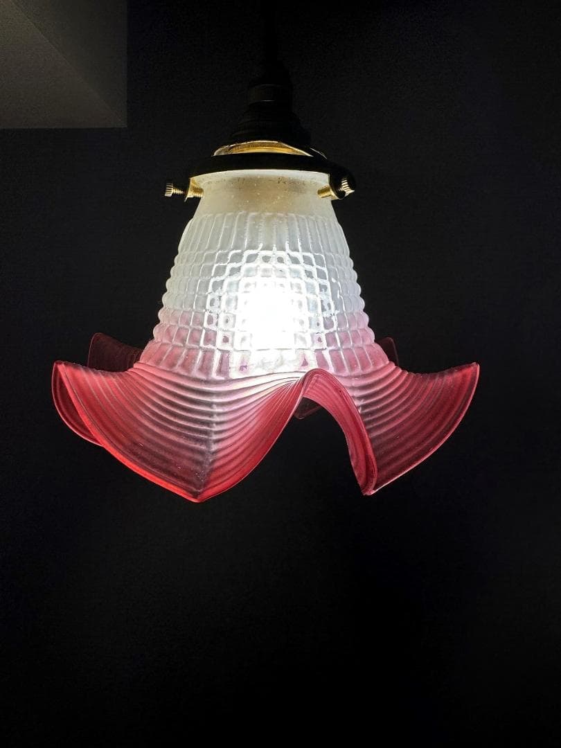 ⑤　英国　アンティーク　赤いフリルのシェード　クランベリー