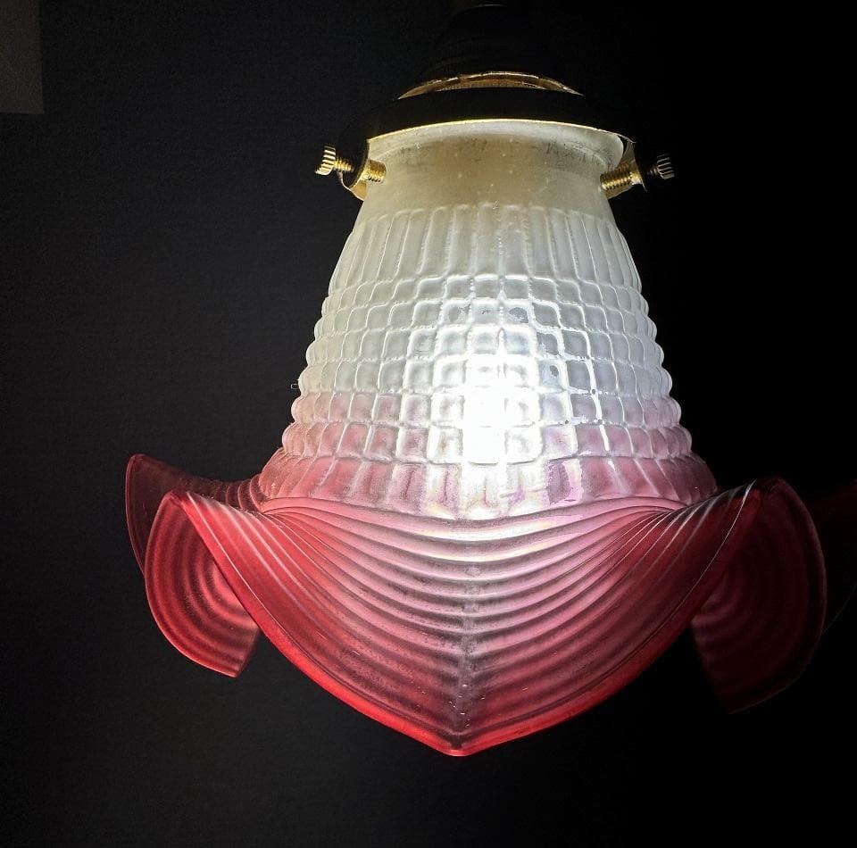 ⑤　英国　アンティーク　赤いフリルのシェード　クランベリー