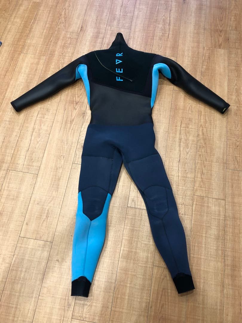 サンコー社製セミドライウェットスーツ(4-3mm)