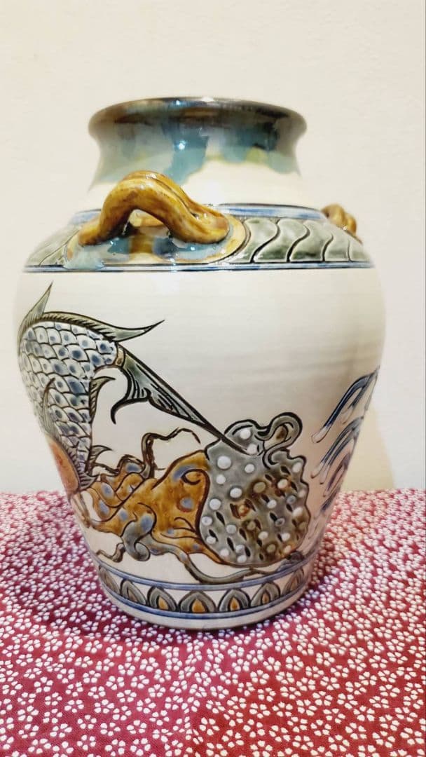 ①宮城三成 ミミ付き 大壺 魚紋 蟹紋 蛸紋 波 縁起物 やちむん