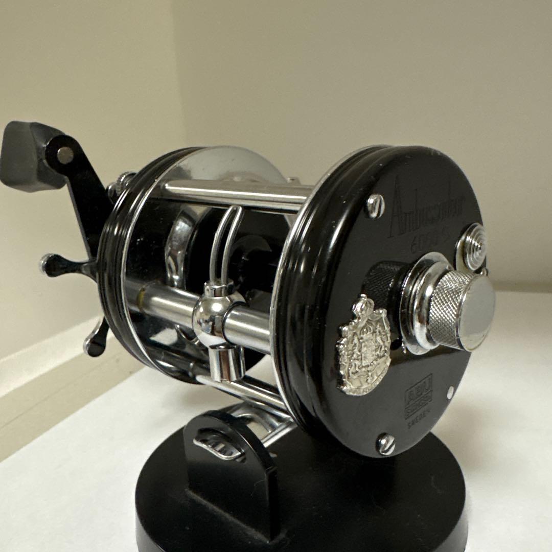 Ambassadeur 6000cベイトリール 黒と銀
