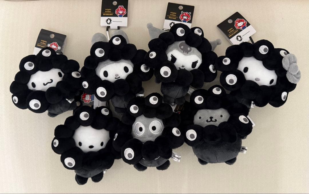 【7種コンプリート】サンリオ　ミャクミャク　なりきりぬいぐるみブラック カラビナ