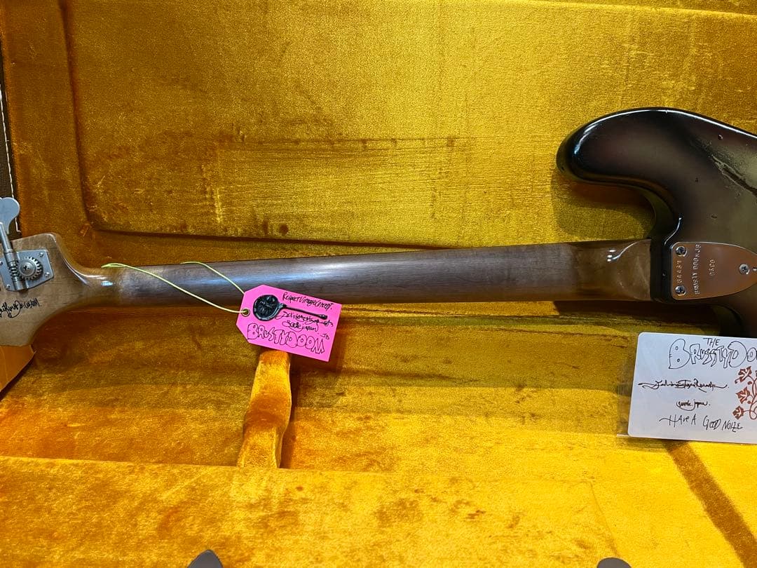 DeliciousTaylormade フレットレスジャズベース　　　　チーク材