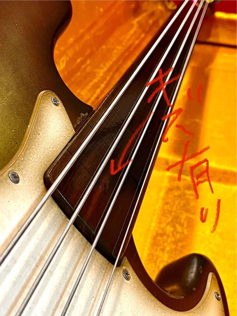 DeliciousTaylormade フレットレスジャズベース　　　　チーク材