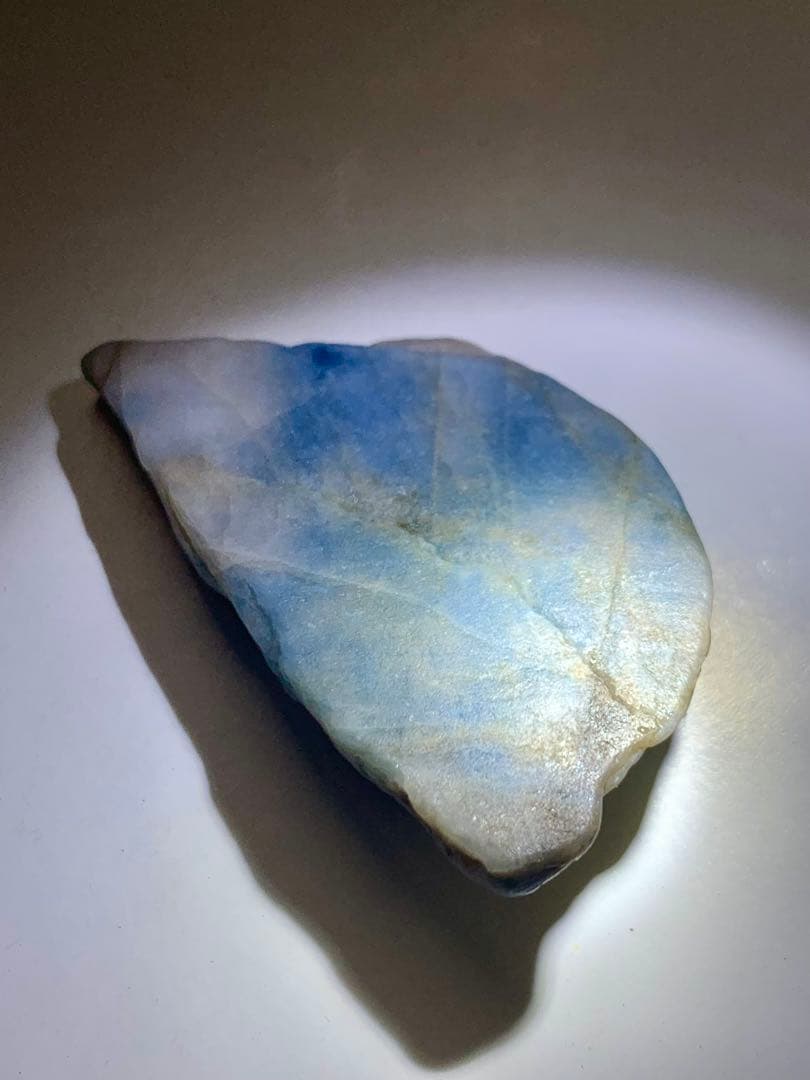 上質入りコン沢原石　糸魚川翡翠　ひすい　糸魚川ヒスイ　国産鉱物　水石　根付　勾玉