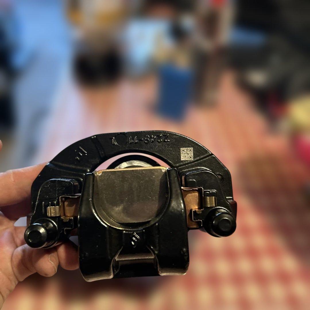 ブレーキキャリパー撤去品です。車種不明。中古品