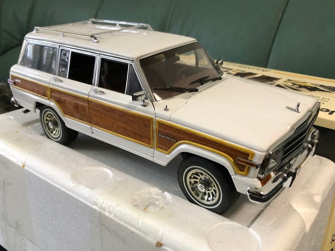 ★絶版！￼￼オートアート ￼1/18 ジープ グランド￼ ワゴニア￼