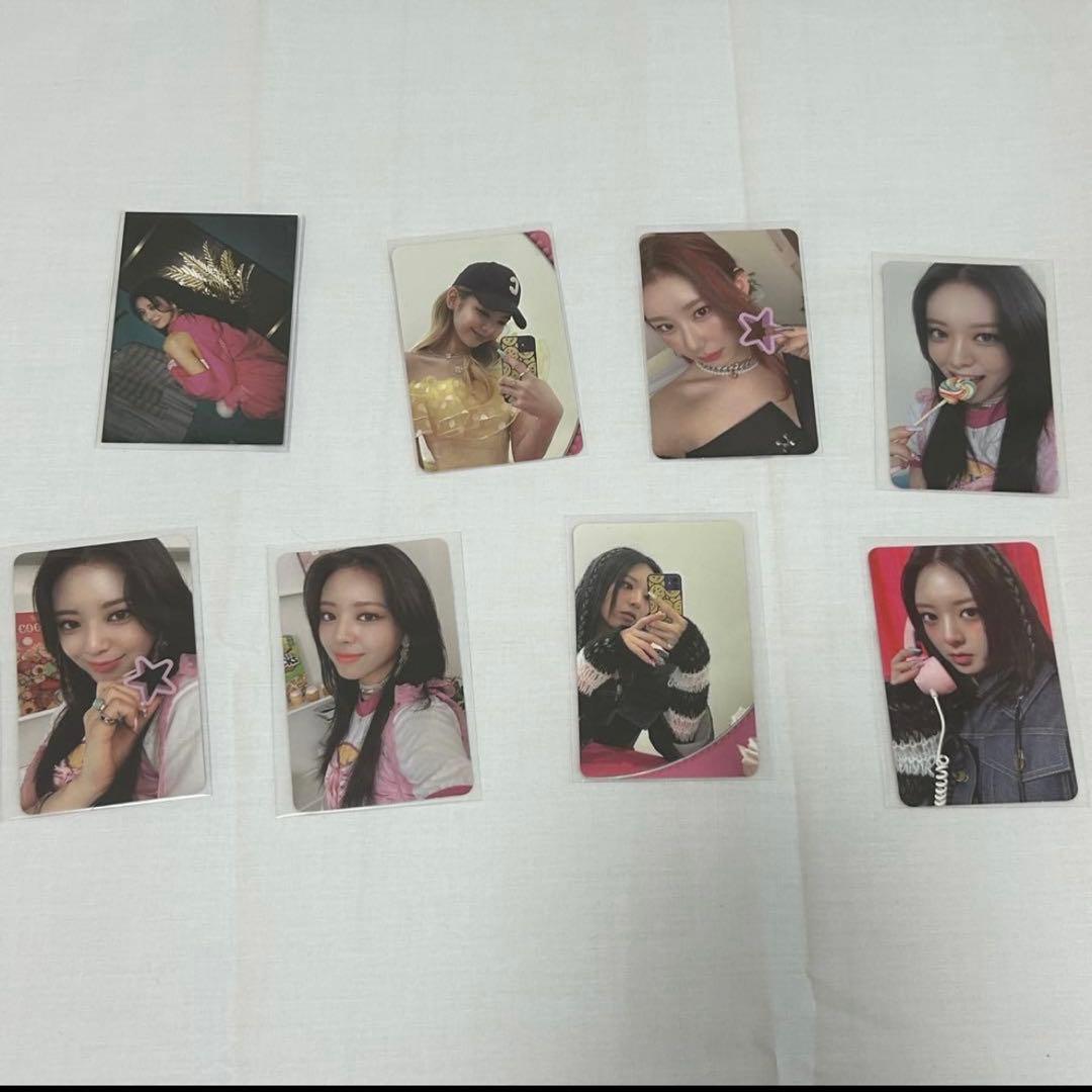 ITZY アルバム＋トレカ＋付属品＋缶バッジ＋キーホルダー＋うちわ まとめ売り