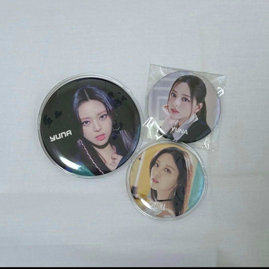 ITZY アルバム＋トレカ＋付属品＋缶バッジ＋キーホルダー＋うちわ まとめ売り