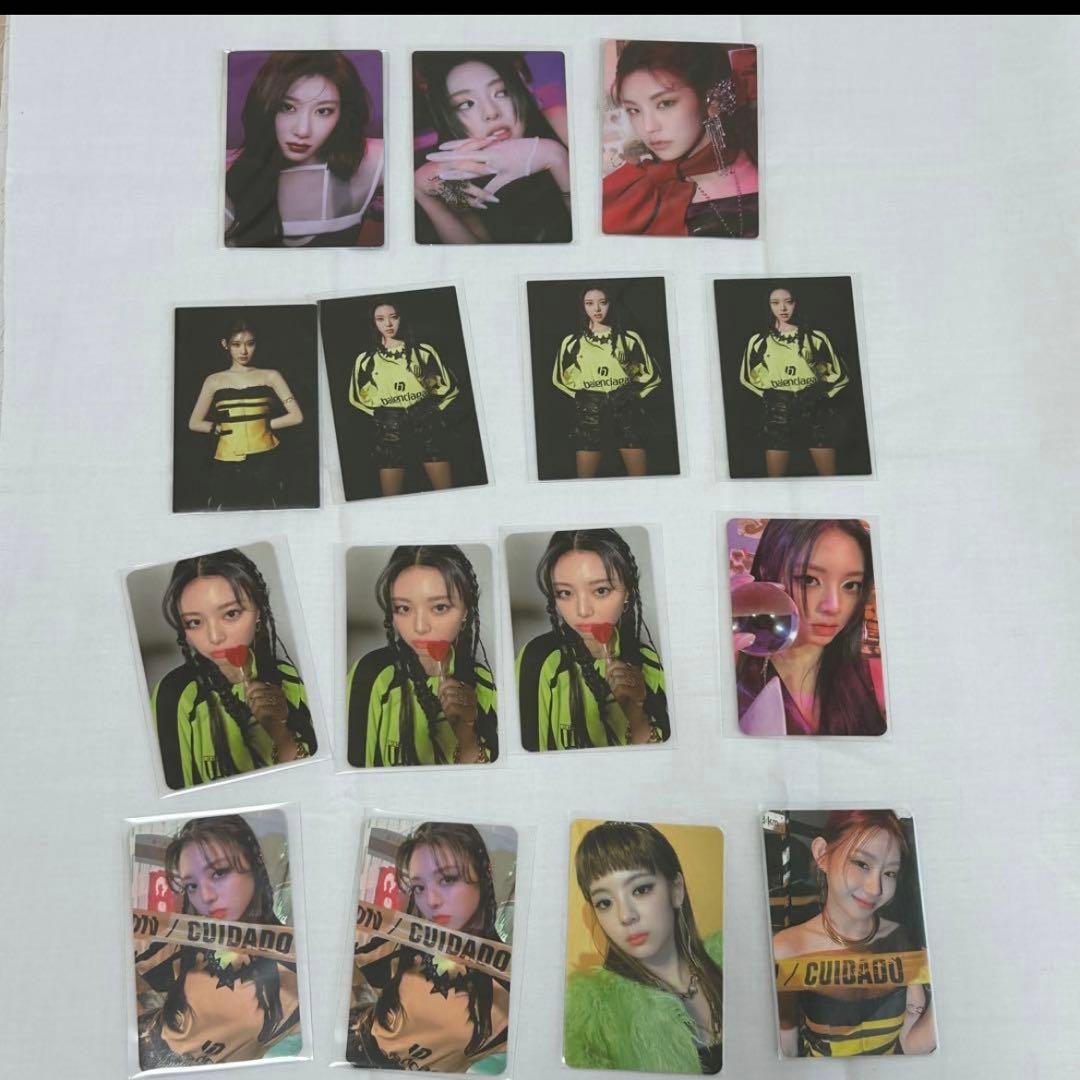 ITZY アルバム＋トレカ＋付属品＋缶バッジ＋キーホルダー＋うちわ まとめ売り