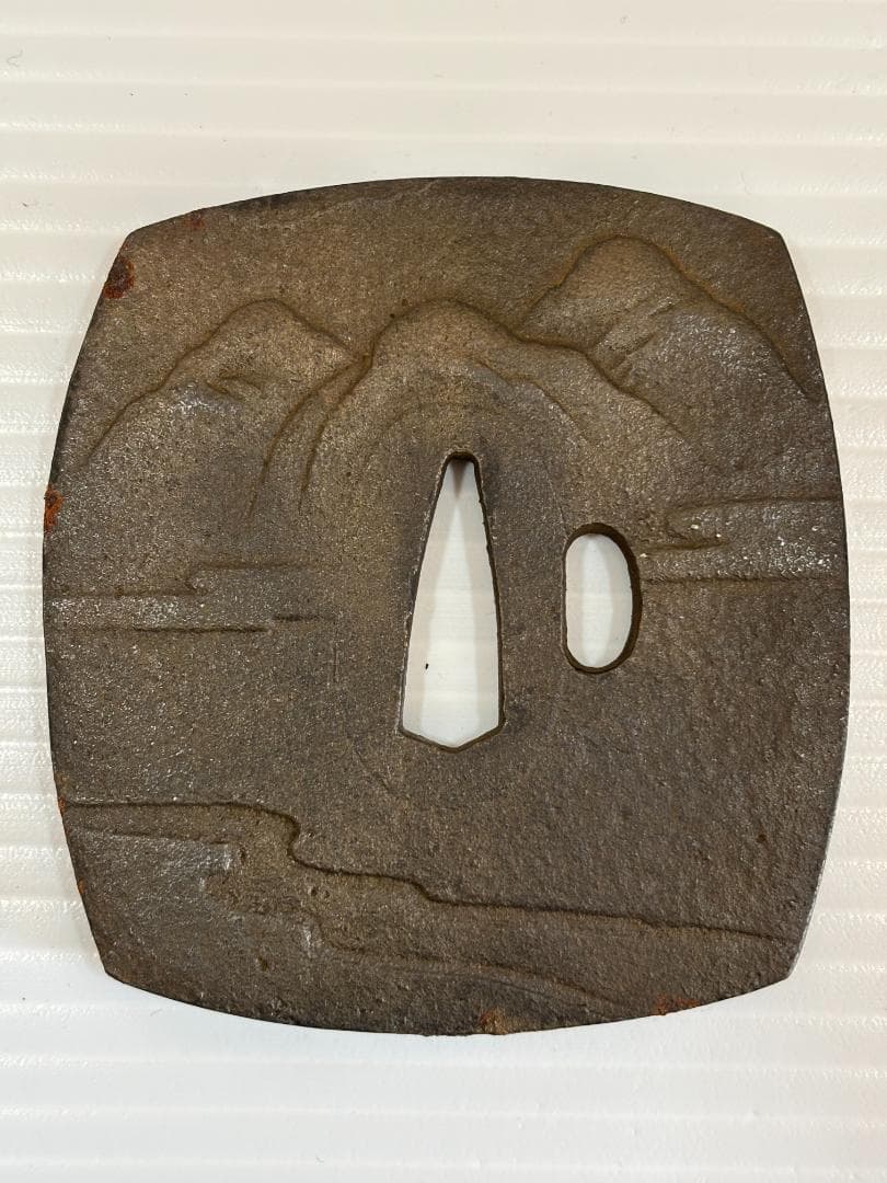 鍔(つば) 石黒正明作 鉄製 日本刀 明治時代 仏像と山 アンティーク