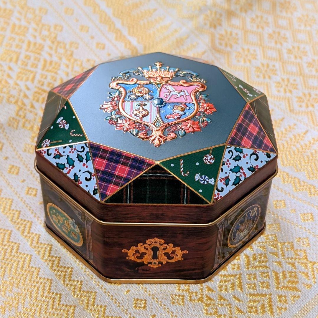 ジャミーラ　ナビール(高貴)＆ダウイ(灯)　青山デカーボ　クリスマスエンブレム缶