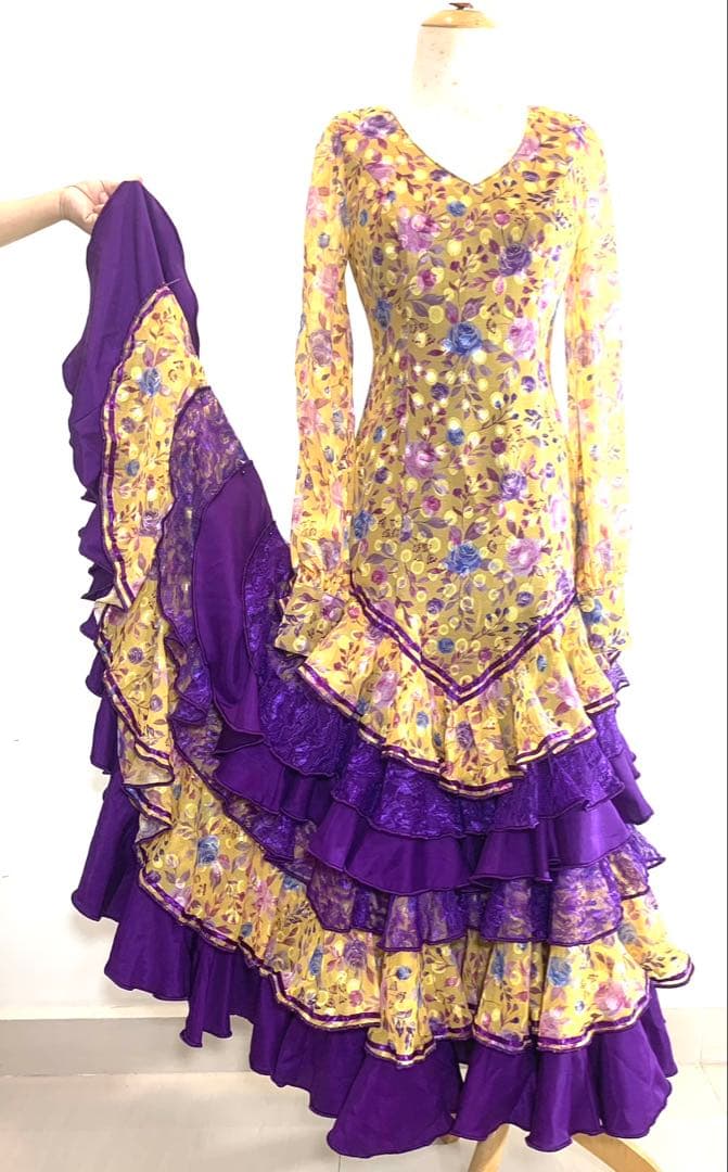 あ*ん様 黄色花柄と紫レースとサテン紫6段フリルのジョーゼット生地フラメンコ衣装