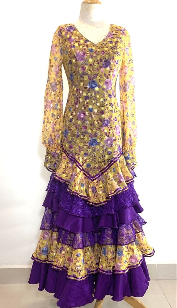 あ*ん様 黄色花柄と紫レースとサテン紫6段フリルのジョーゼット生地フラメンコ衣装