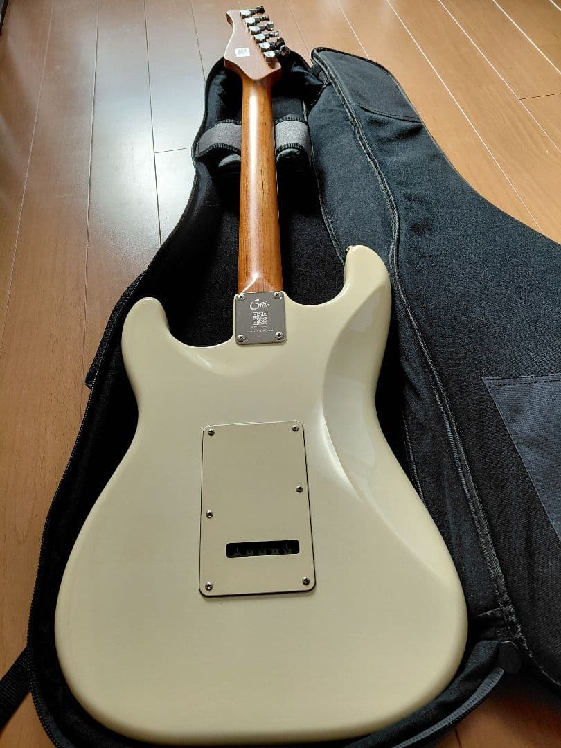 ヘッドホン付き　Mooer GTRS S800 アイボリーホワイト