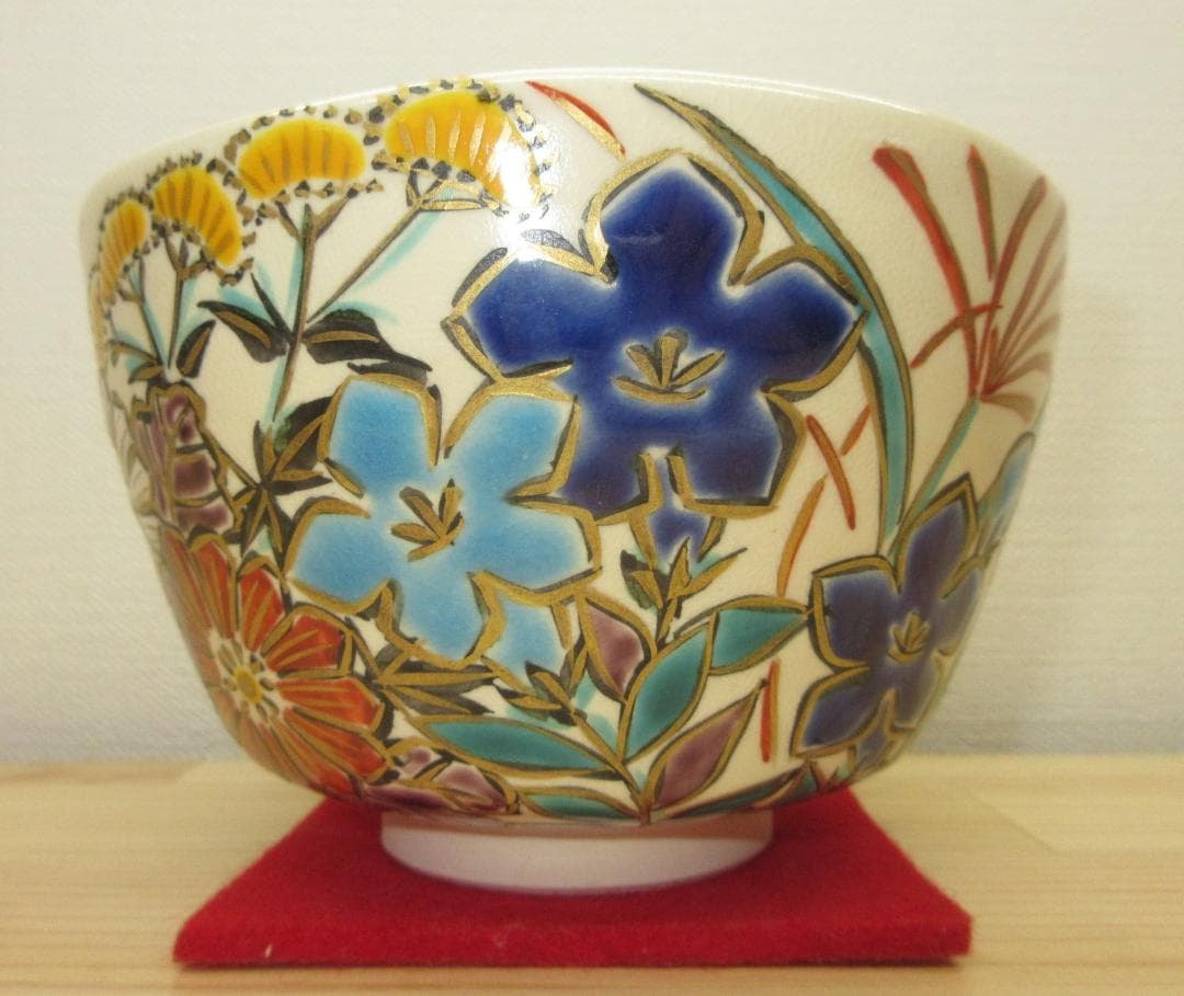 送料込【逢絢亭・新品】茶道具 茶碗 京焼 秋草の図 伊坂清香 紙箱入り