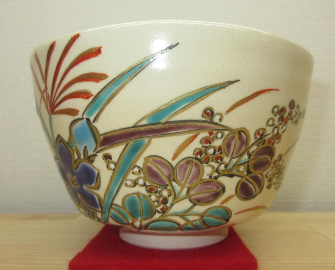 送料込【逢絢亭・新品】茶道具 茶碗 京焼 秋草の図 伊坂清香 紙箱入り