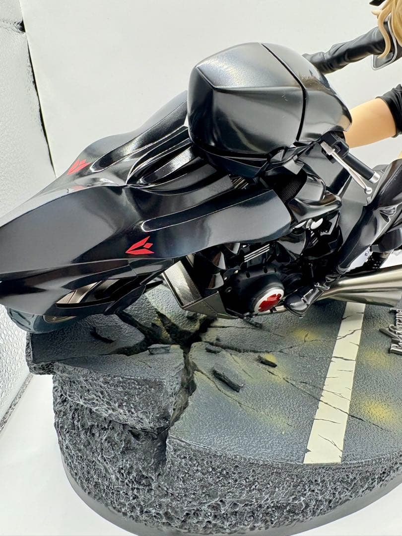 セイバー/アルトリア・ペンドラゴン〔オルタ〕＆キュイラッシェ・ノワール