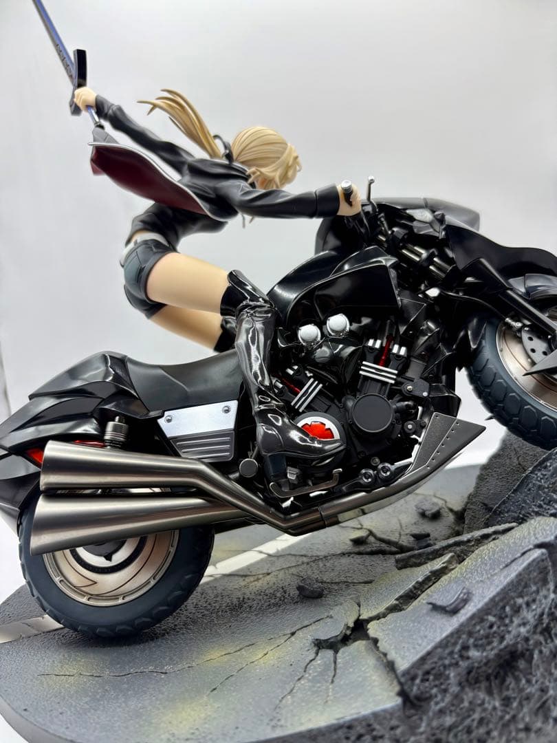 セイバー/アルトリア・ペンドラゴン〔オルタ〕＆キュイラッシェ・ノワール