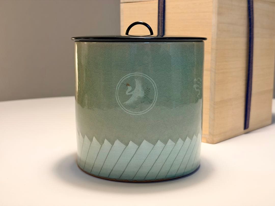 青瓷雲鶴　一重口水指　蓋付き