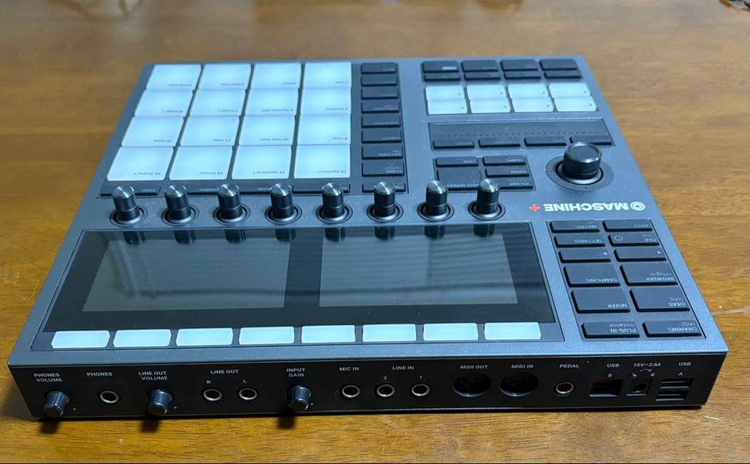 MASCHINE＋plus(ガイドブック付）Native Instruments