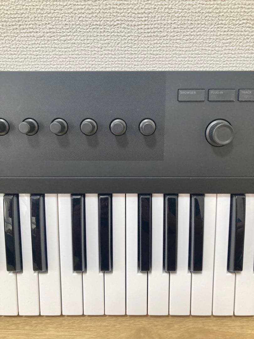 ☆超大人気商品！！ KOMPLETE KONTROL A49 MIDIキーボード