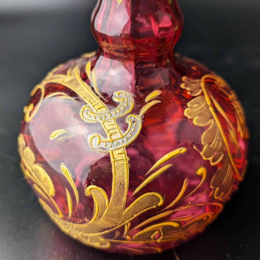 【輝く】オールドモーゼル ルビー 金彩銀彩 唐草紋様 花瓶25cm アンティーク