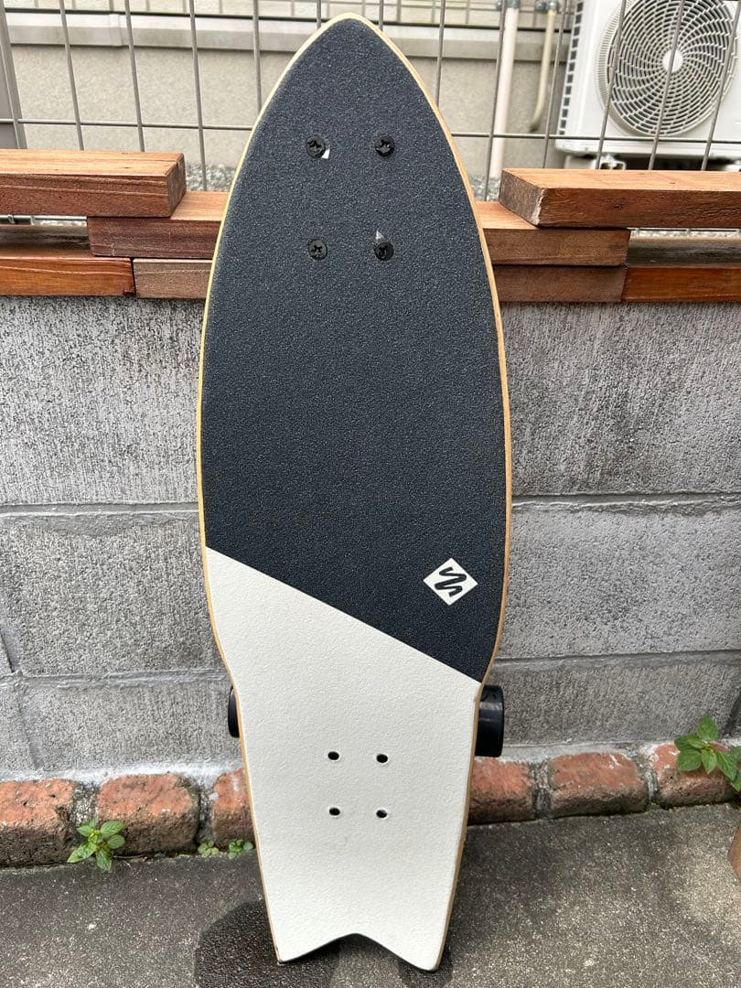 フィッシュテール スケートボード ブラック/ホワイト