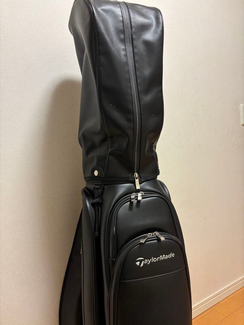 TaylorMade ブラック　キャディバッグ　キャスター付