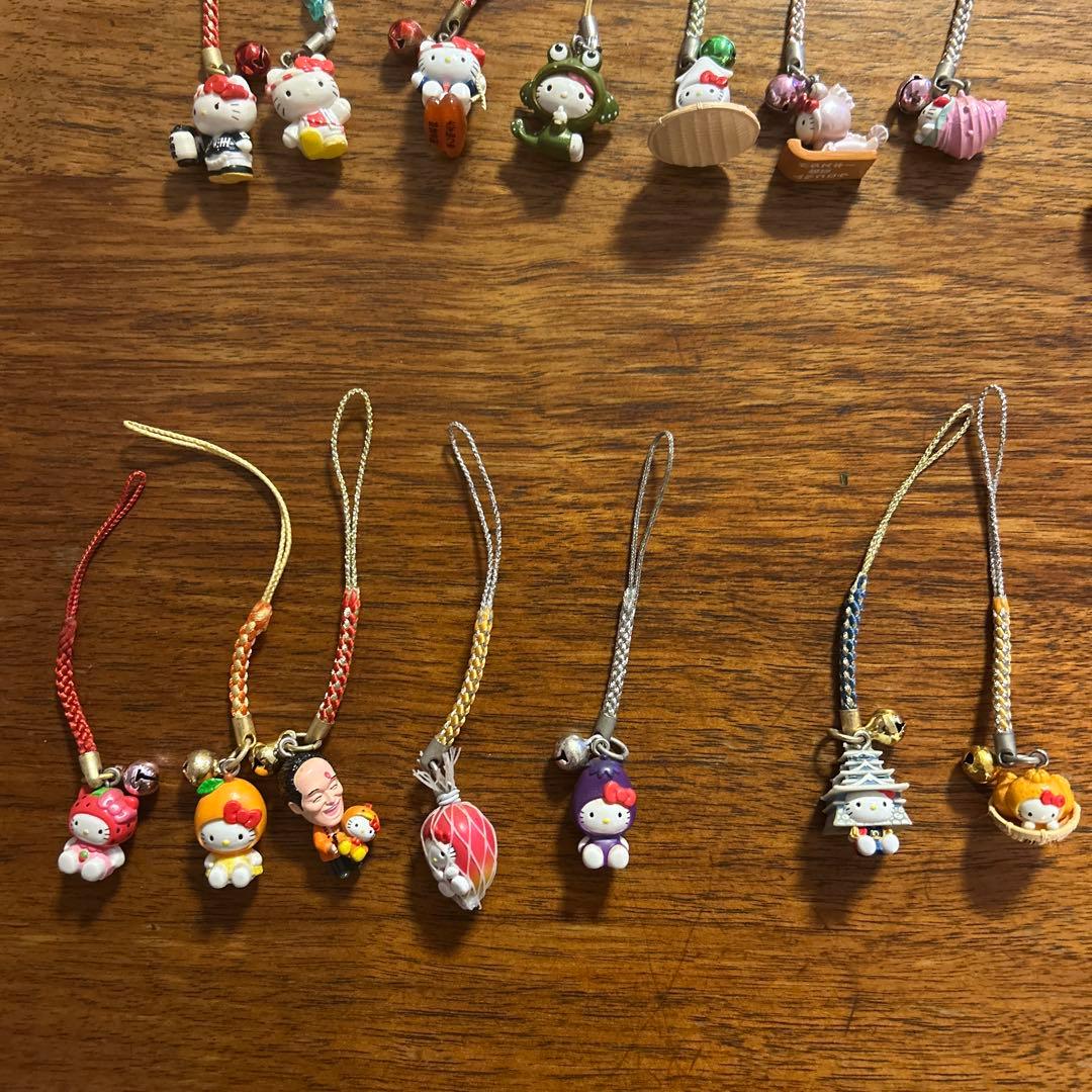ご当地限定ハローキティ根付けストラップ 30個＋1個（九州沖縄）