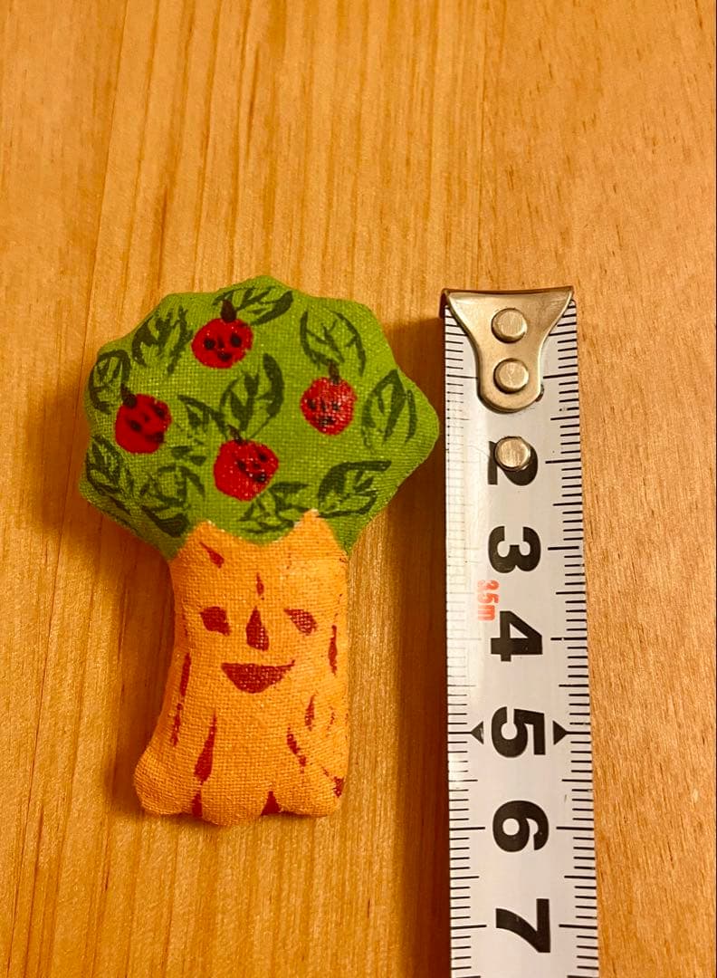 豊永盛人　ブローチ　とら　くま　ライオン　りんごの木　知恵の実　エデン　工芸品