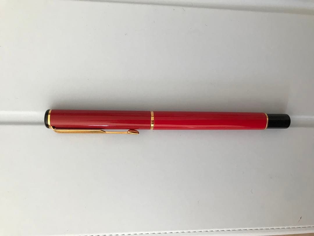 Parkerの万年筆 金色装飾付き