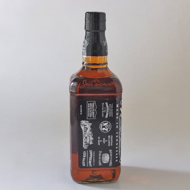 Jack Daniel’sNo.7テネシーウイスキー700ml 40%缶Box入