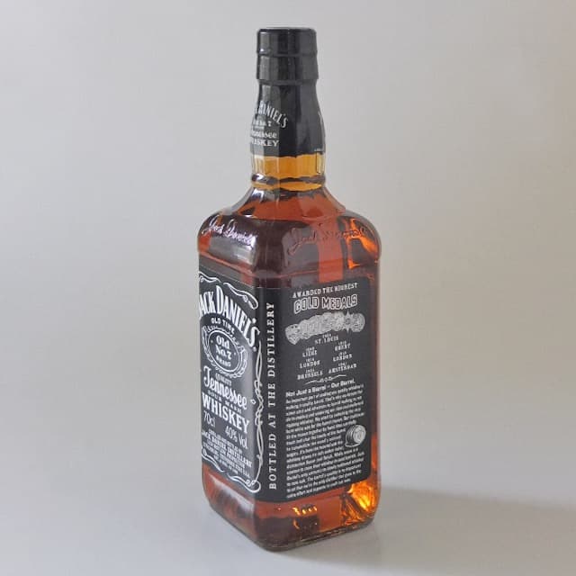 Jack Daniel’sNo.7テネシーウイスキー700ml 40%缶Box入
