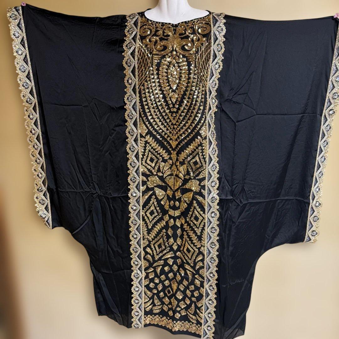 黒の金色刺繍カフタン