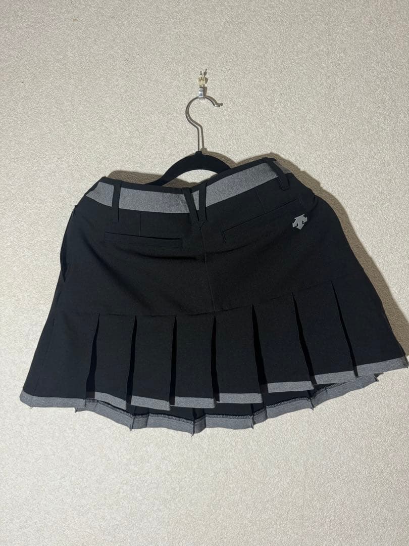 美品　DESIGNED FOR GOLF ブラックプリーツスカート　サイズXS