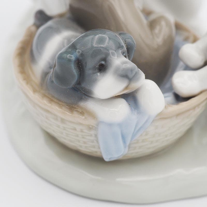 リヤドロ 5595 こっそりお外へ 仔犬 スペイン 少女 フィギュリン 【絶版】