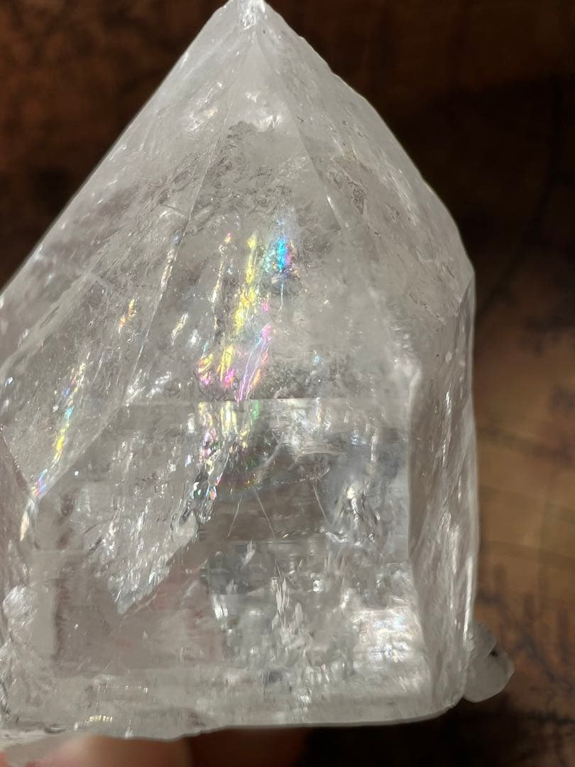 龍脈の精髄 ― 水晶「虹を宿す天の導き」 ※売上の一部を保護猫活動に使用