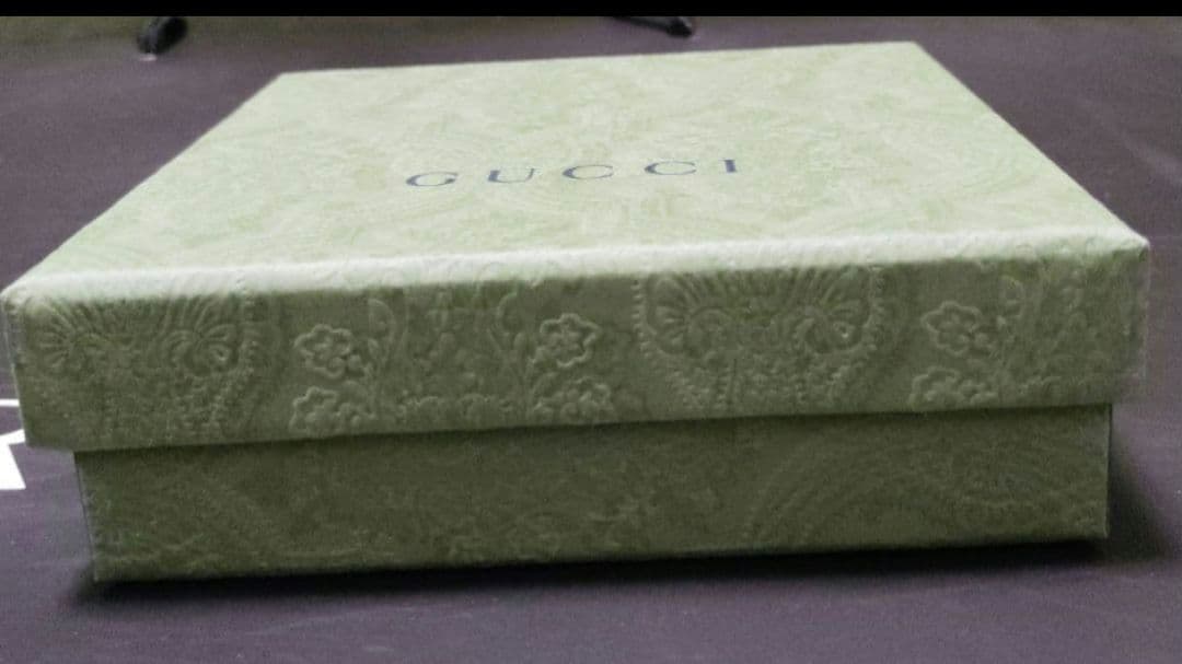 紙袋　ギフト　プレゼント　箱　box アクセサリー　グッチ　ヘビ　蛇　へび　収納