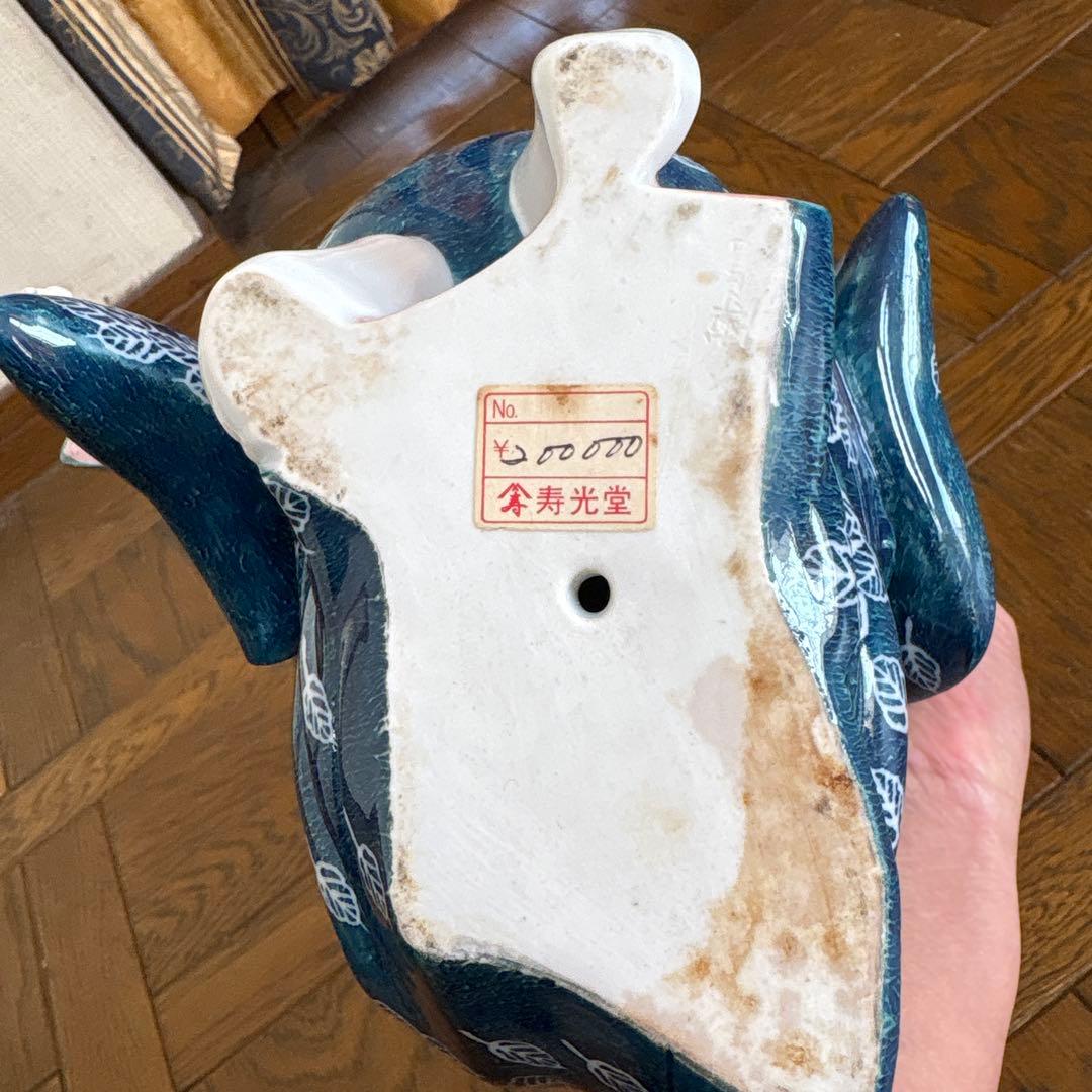 青色と白色の葉模様の日本人形陶器置物